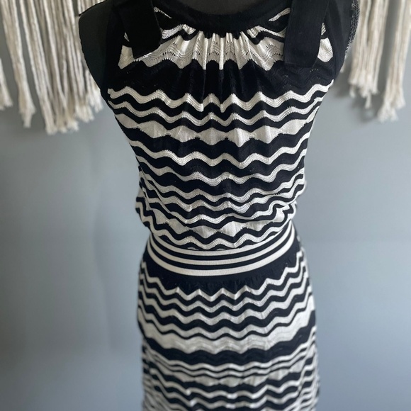Missoni Monochrome Knit Wave Pattern Sleeveless Dress - Picture 4 of 5